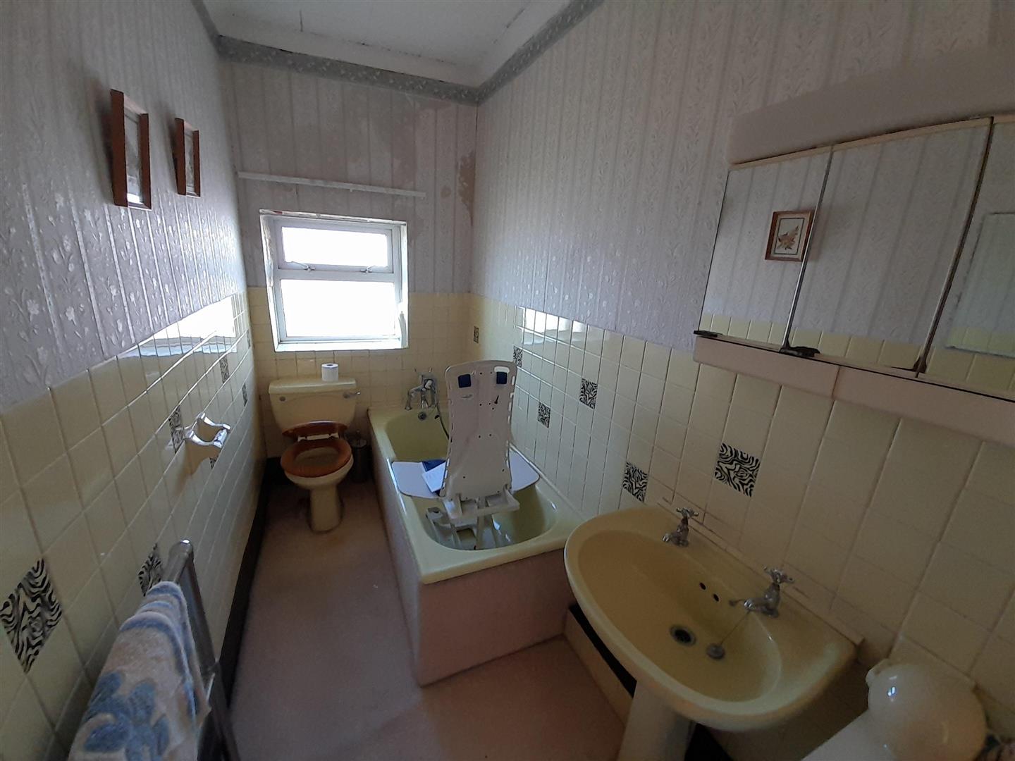 Elgin Road, Pwll, Llanelli, SA15 4AD